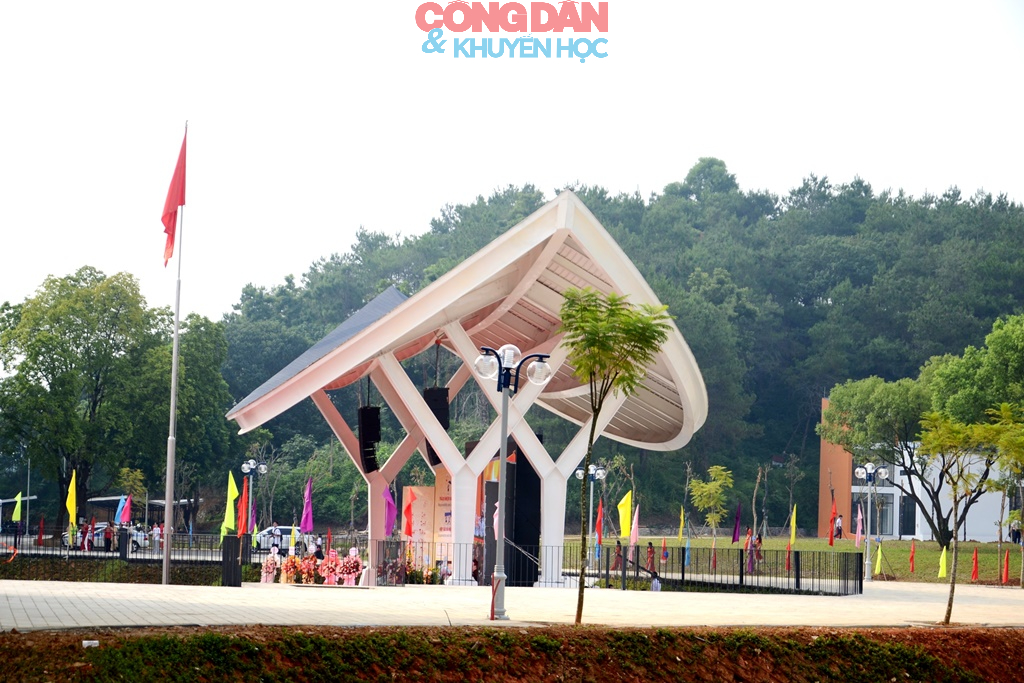 Khánh thành Trường trung học phổ thông chuyên Lào Cai và khai giảng năm học mới - Ảnh 20.