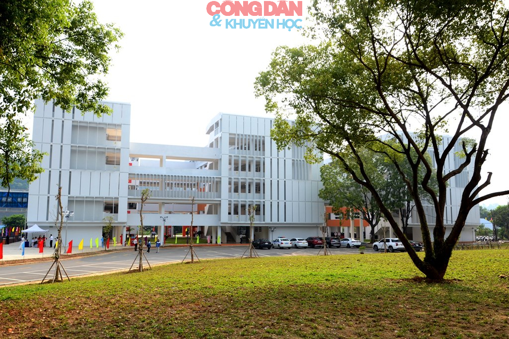 Khánh thành Trường trung học phổ thông chuyên Lào Cai và khai giảng năm học mới - Ảnh 21.