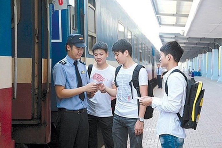Ngành đường sắt giảm giá vé tàu cho tân sinh viên - Ảnh 1.