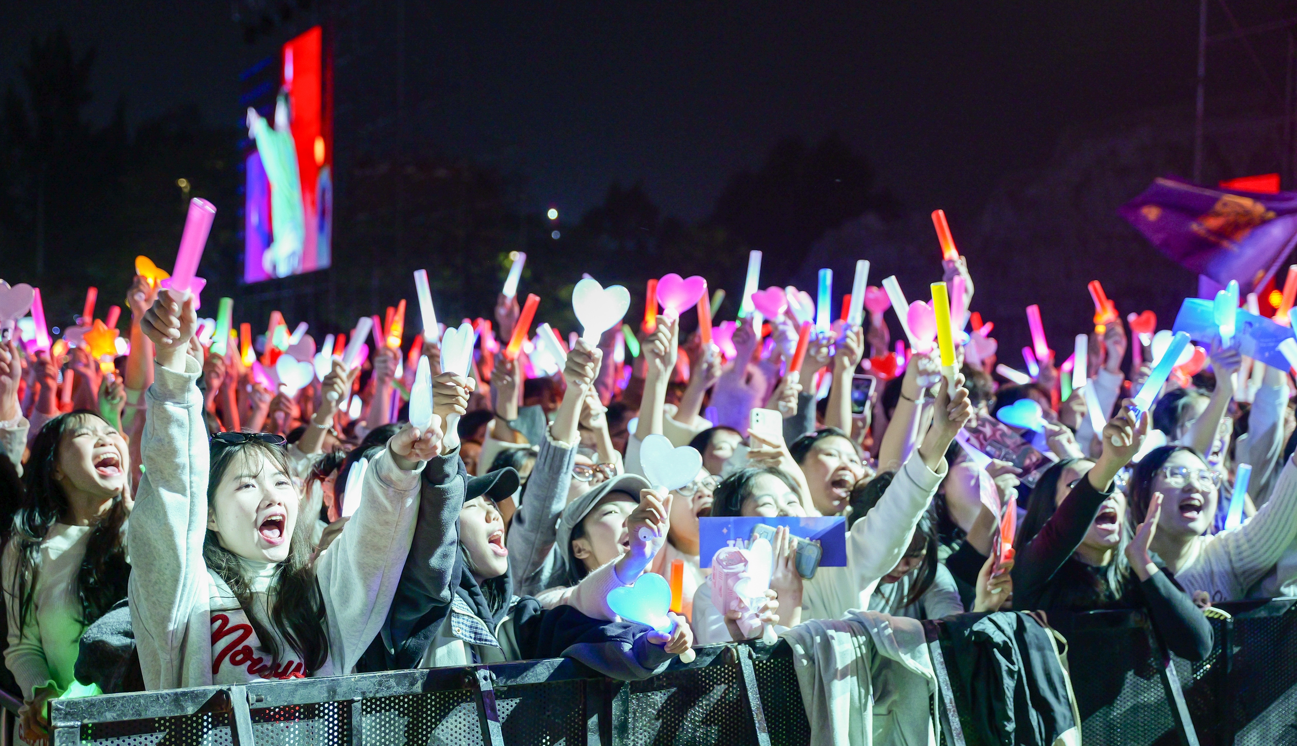 M&atilde;n nh&atilde;n chương tr&igrave;nh ch&agrave;o năm  mới 2026 "Th&aacute;i Nguy&ecirc;n bừng s&aacute;ng" - Ảnh 4.