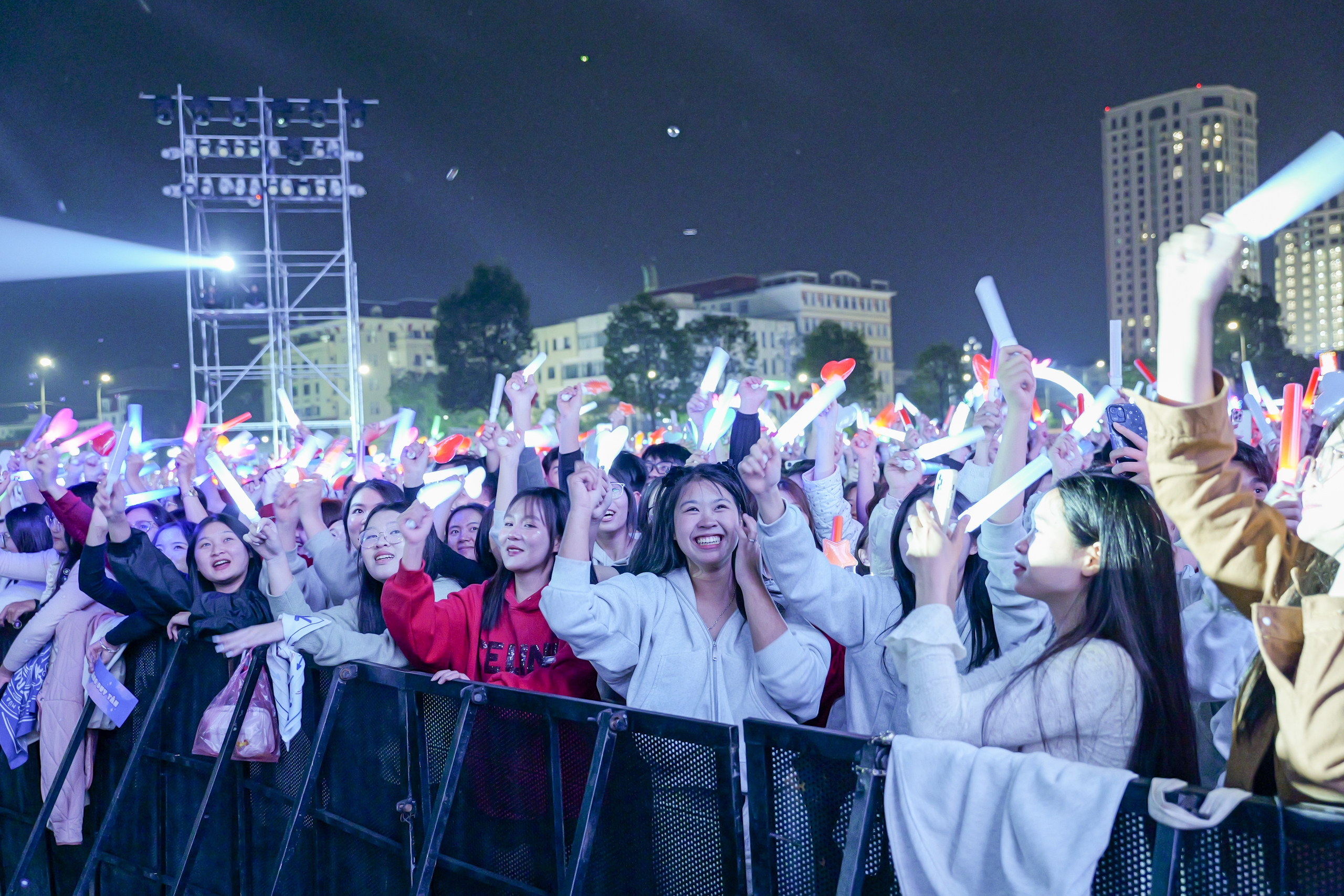 M&atilde;n nh&atilde;n chương tr&igrave;nh ch&agrave;o năm  mới 2026 "Th&aacute;i Nguy&ecirc;n bừng s&aacute;ng" - Ảnh 9.