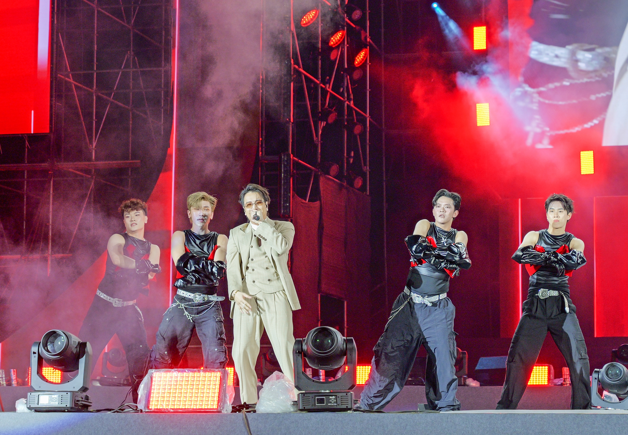 M&atilde;n nh&atilde;n chương tr&igrave;nh ch&agrave;o năm  mới 2026 "Th&aacute;i Nguy&ecirc;n bừng s&aacute;ng" - Ảnh 12.