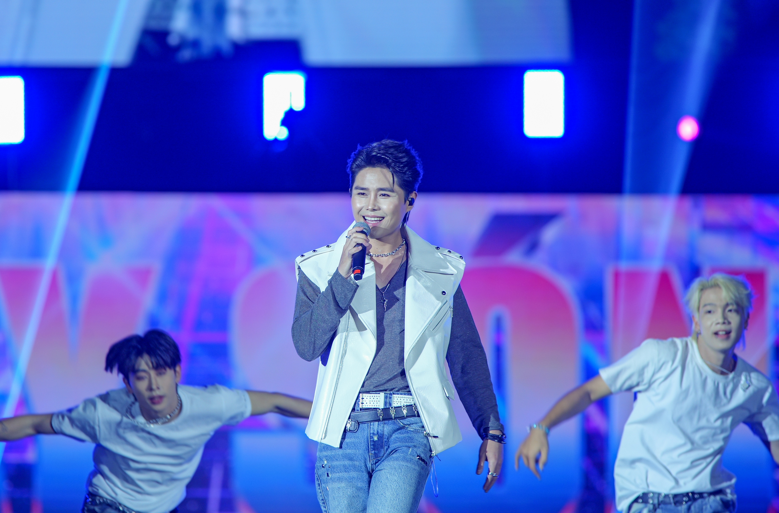 M&atilde;n nh&atilde;n chương tr&igrave;nh ch&agrave;o năm  mới 2026 "Th&aacute;i Nguy&ecirc;n bừng s&aacute;ng" - Ảnh 6.