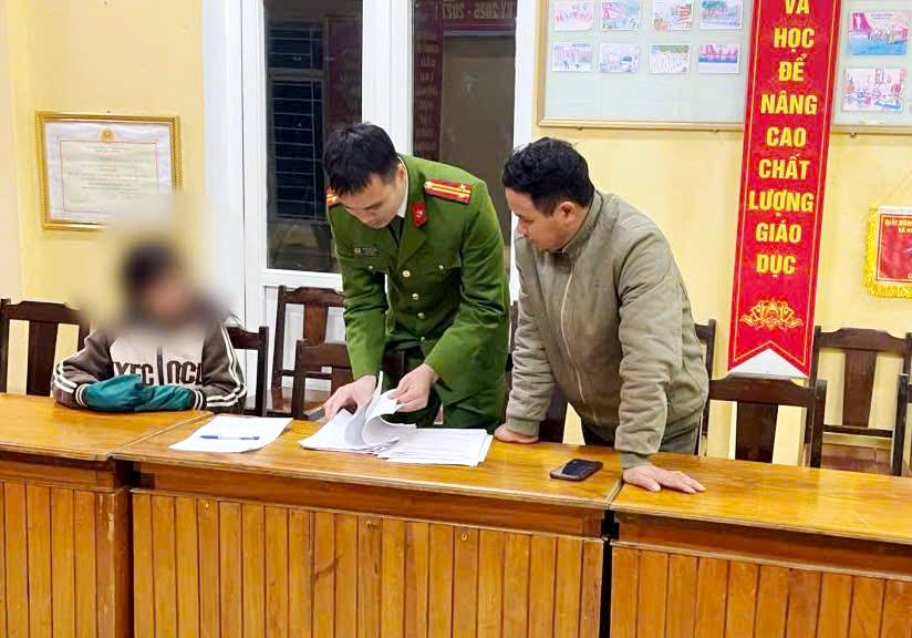 L&agrave;o Cai: C&ocirc;ng an l&agrave;m r&otilde; vụ việc nữ sinh lớp 6 h&agrave;nh hung bạn c&ugrave;ng lớp - Ảnh 2.