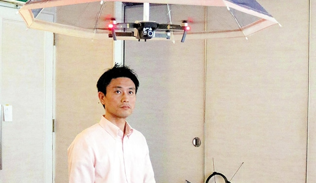 &Ocirc; bay: Khi chiếc &ocirc; che mưa nắng kh&ocirc;ng c&ograve;n phải cầm tay - Ảnh 2.