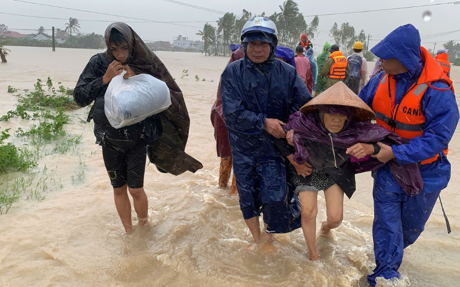 Bảo đảm an to&agrave;n điện m&ugrave;a mưa b&atilde;o 2026 - Ảnh 1.