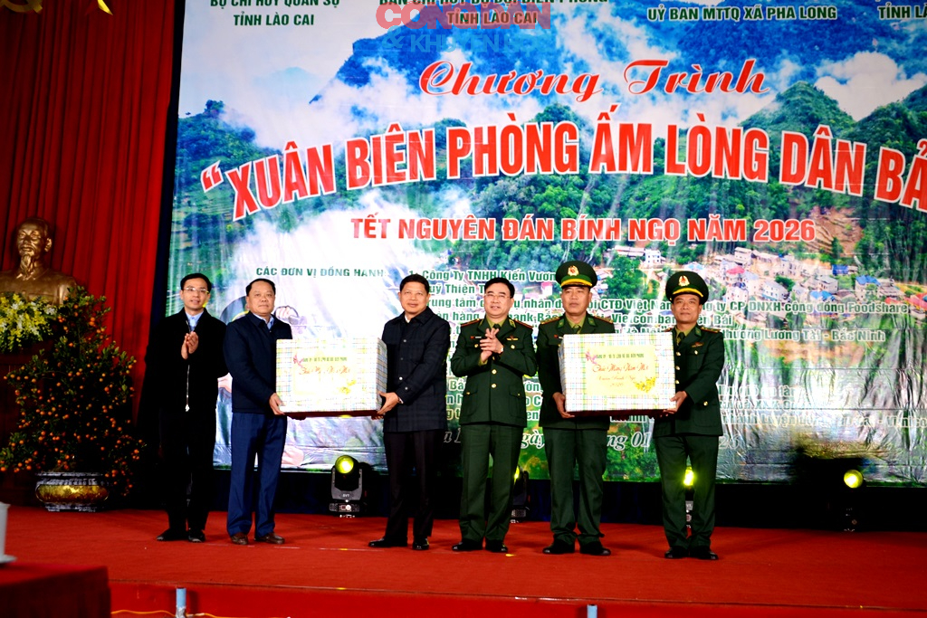 “Xuân Biên phòng ấm lòng dân bản” ở xã biên giới Pha Long - Lào Cai - Ảnh 1.