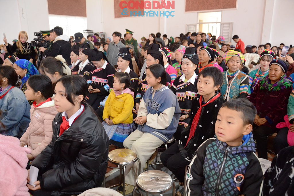 “Xuân Biên phòng ấm lòng dân bản” ở xã biên giới Pha Long - Lào Cai - Ảnh 5.