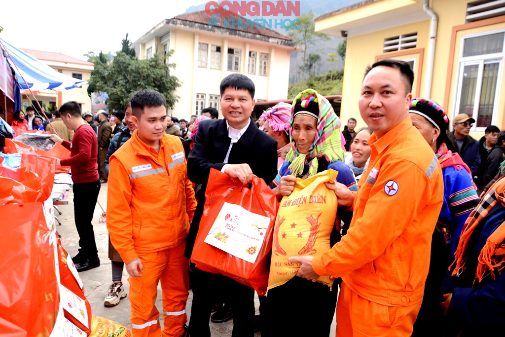 “Xuân Biên phòng ấm lòng dân bản” ở xã biên giới Pha Long - Lào Cai - Ảnh 11.