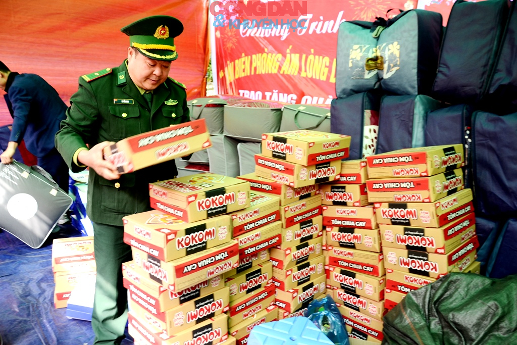 “Xuân Biên phòng ấm lòng dân bản” ở xã biên giới Pha Long - Lào Cai - Ảnh 12.