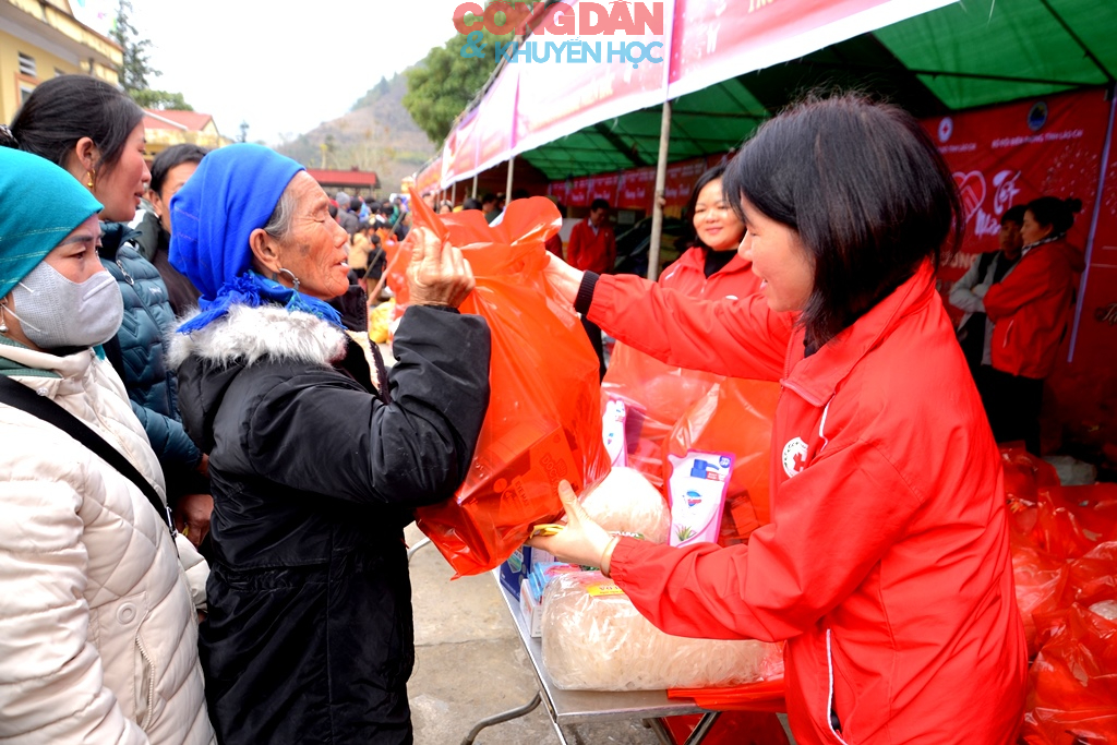 “Xuân Biên phòng ấm lòng dân bản” ở xã biên giới Pha Long - Lào Cai - Ảnh 13.