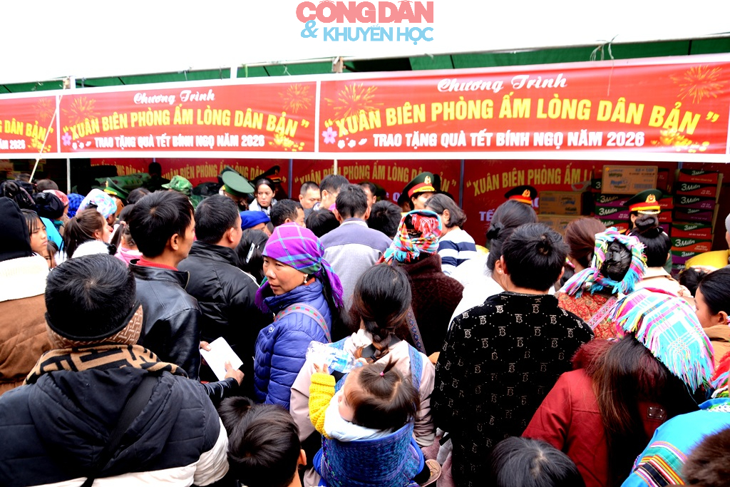 “Xuân Biên phòng ấm lòng dân bản” ở xã biên giới Pha Long - Lào Cai - Ảnh 15.