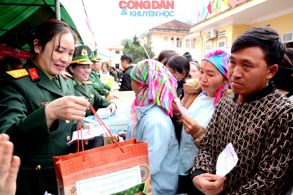 “Xuân Biên phòng ấm lòng dân bản” ở xã biên giới Pha Long - Lào Cai - Ảnh 16.