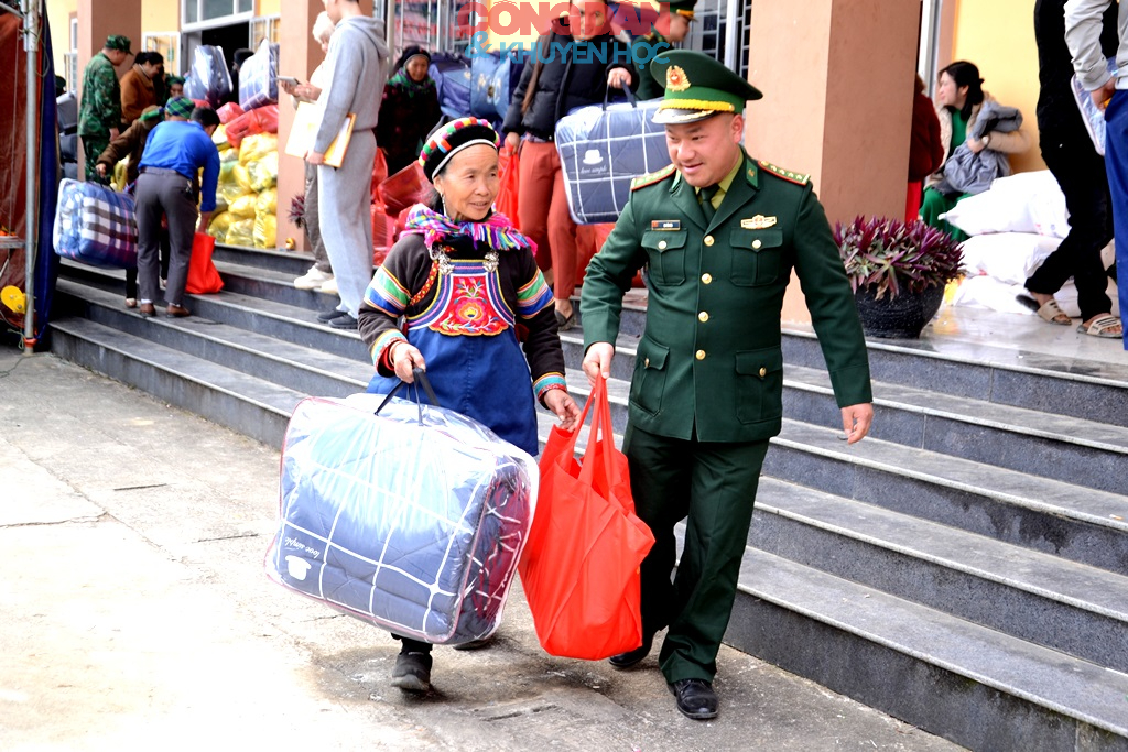 “Xuân Biên phòng ấm lòng dân bản” ở xã biên giới Pha Long - Lào Cai - Ảnh 18.