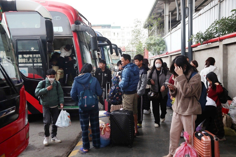 Bến xe Hà Nội bảo đảm đủ xe Tết Nguyên đán và Lễ hội Xuân Bính Ngọ năm 2026 - Ảnh 1.
