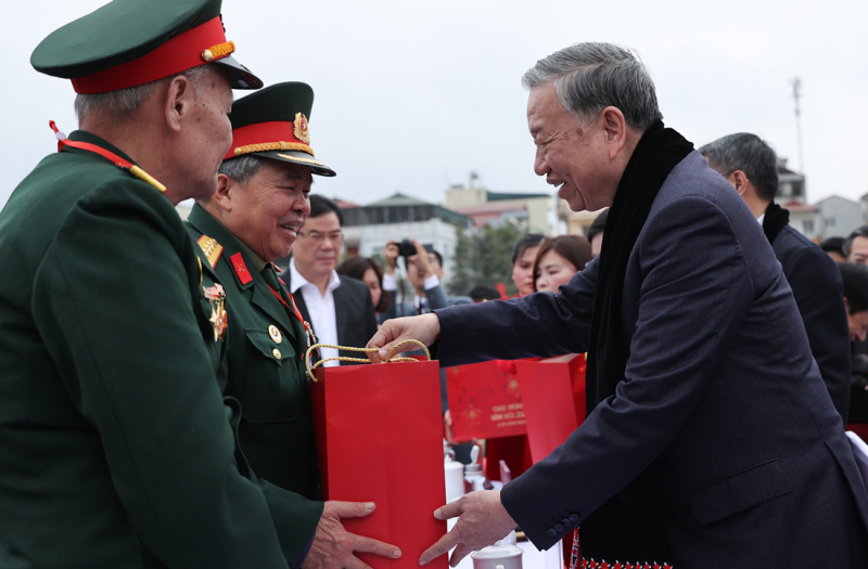 Tổng B&iacute; thư T&ocirc; L&acirc;m gặp mặt, n&oacute;i chuyện với nh&acirc;n d&acirc;n c&aacute;c d&acirc;n tộc tỉnh Cao Bằng - Ảnh 5.