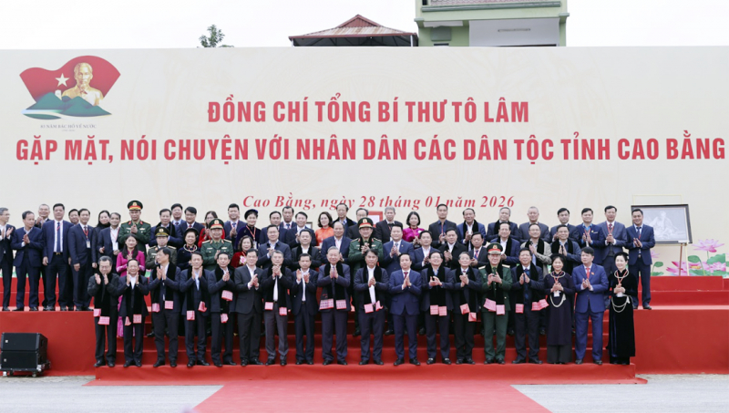 Tổng B&iacute; thư T&ocirc; L&acirc;m gặp mặt, n&oacute;i chuyện với nh&acirc;n d&acirc;n c&aacute;c d&acirc;n tộc tỉnh Cao Bằng - Ảnh 14.