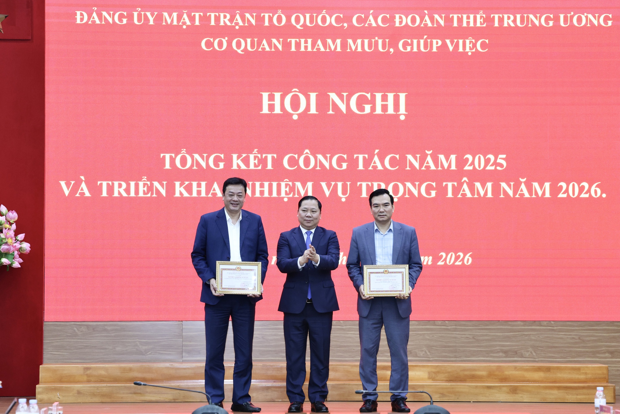 Ch&igrave;a kh&oacute;a th&agrave;nh c&ocirc;ng của Cơ quan tham mưu, gi&uacute;p việc, Đảng ủy MTTQ, c&aacute;c đo&agrave;n thể Trung ương- Ảnh 7.