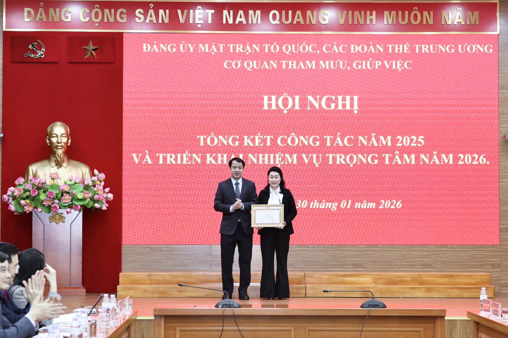 Ch&igrave;a kh&oacute;a th&agrave;nh c&ocirc;ng của Cơ quan tham mưu, gi&uacute;p việc, Đảng ủy MTTQ, c&aacute;c đo&agrave;n thể Trung ương- Ảnh 10.