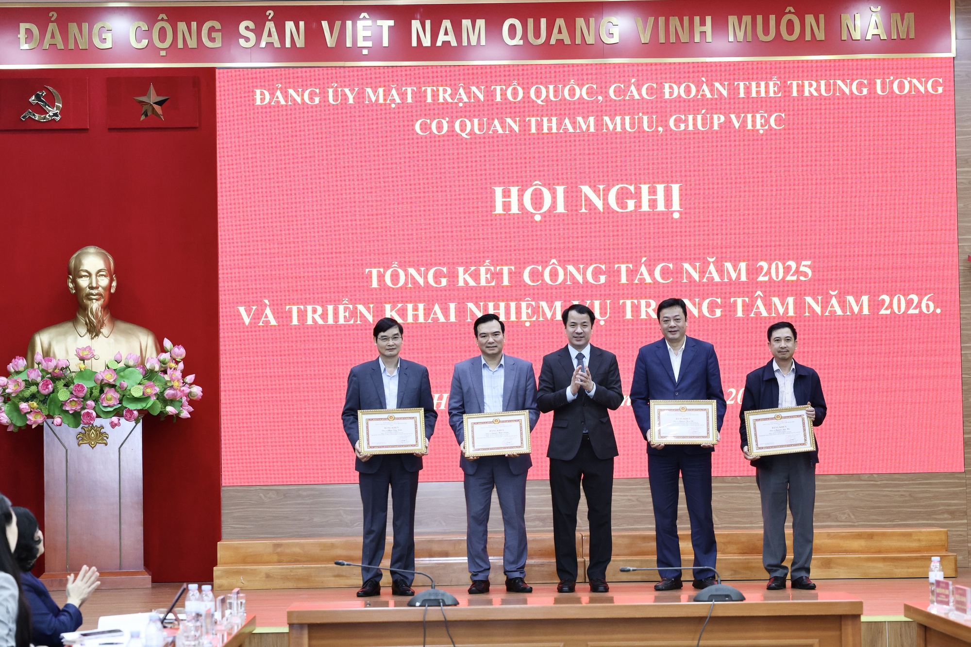 Ch&igrave;a kh&oacute;a th&agrave;nh c&ocirc;ng của Cơ quan tham mưu, gi&uacute;p việc, Đảng ủy MTTQ, c&aacute;c đo&agrave;n thể Trung ương- Ảnh 8.