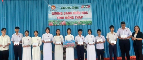 Chắp c&aacute;nh ước mơ từ học bổng Gương s&aacute;ng hiếu học - Ảnh 2.