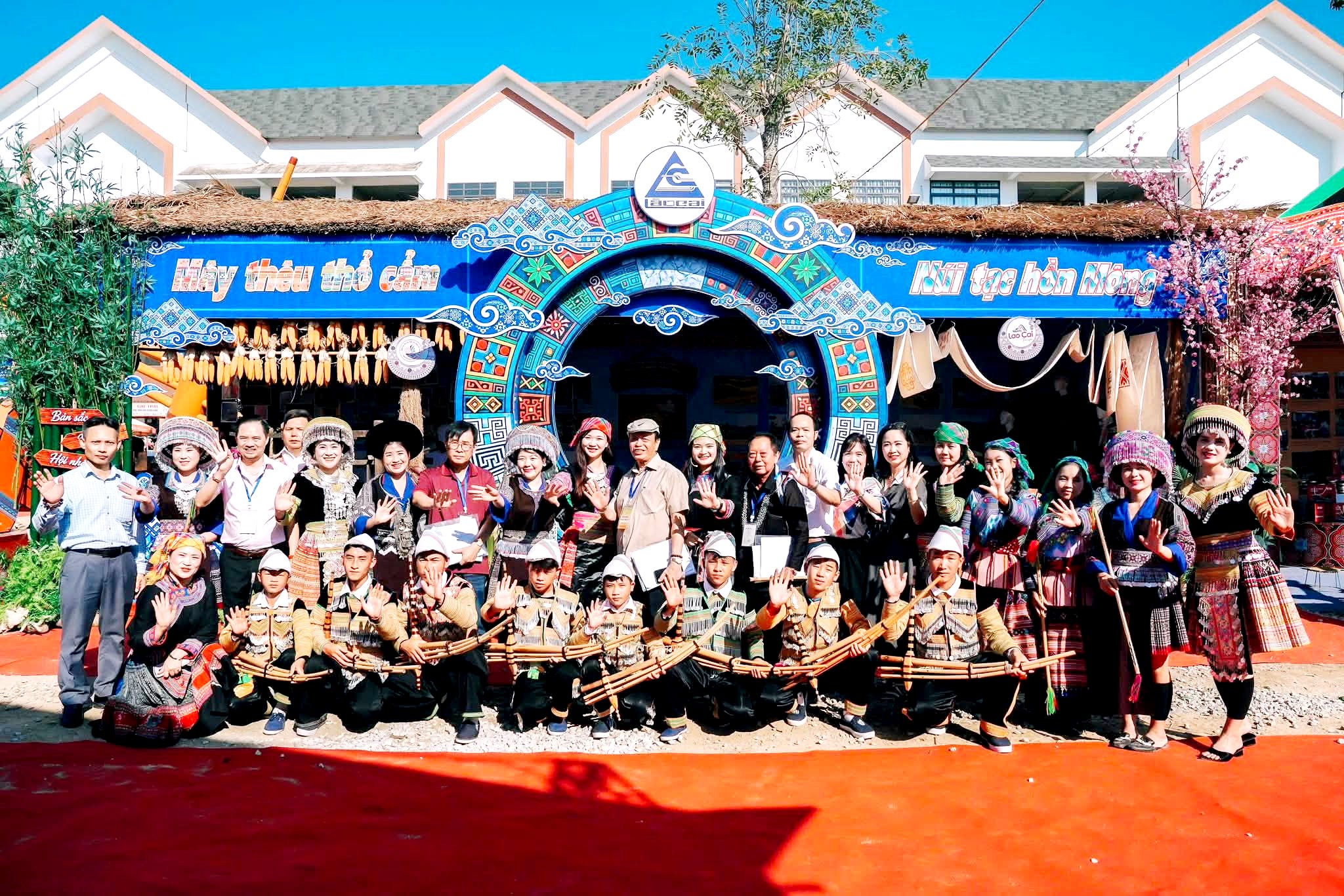 Đặc sắc kh&ocirc;ng gian văn h&oacute;a M&ocirc;ng L&agrave;o Cai tại Ng&agrave;y hội Văn h&oacute;a d&acirc;n tộc M&ocirc;ng to&agrave;n quốc - Ảnh 12.