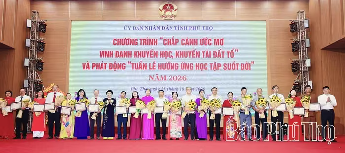 Ph&uacute; Thọ vinh danh "Khuyến học, khuyến t&agrave;i Đất Tổ" ph&aacute;t động Tuần lễ Học tập suốt đời - Ảnh 4.