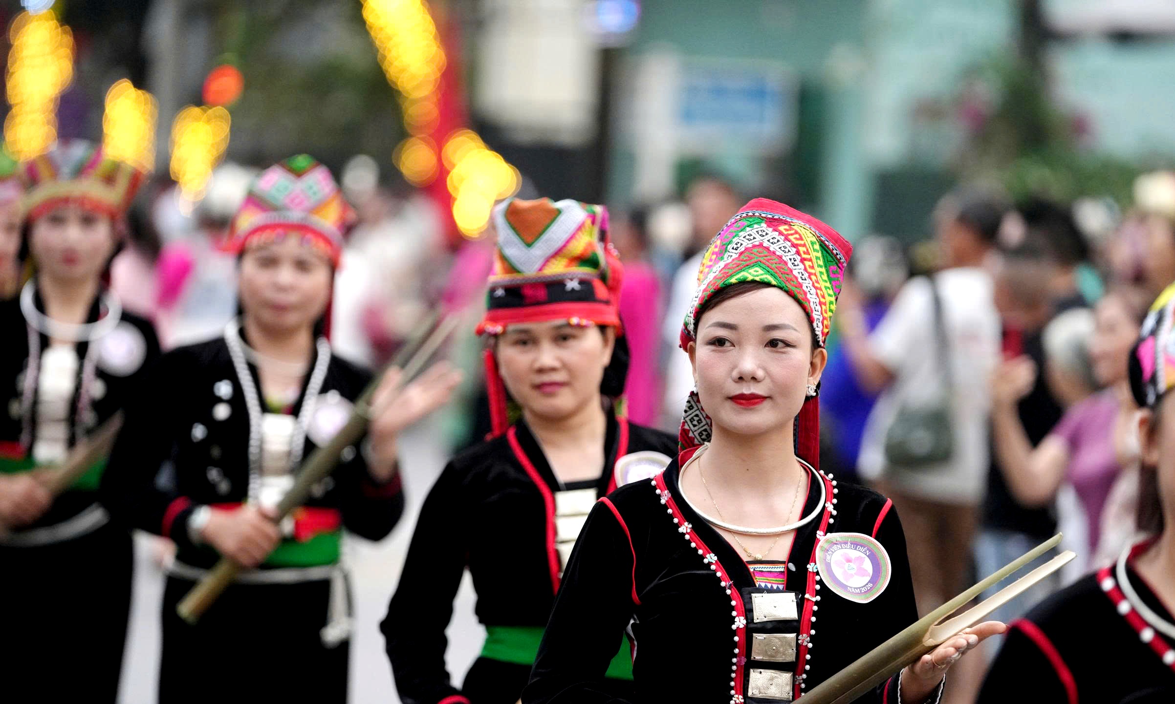 Lễ hội Mường L&ograve; t&ocirc;n vinh tinh hoa x&ograve;e Th&aacute;i - Ảnh 17.
