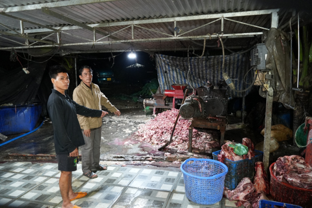 Triệt ph&aacute; đường d&acirc;y ti&ecirc;u thụ 400 tấn heo bệnh, heo chết ở Đồng Nai - Ảnh 2.