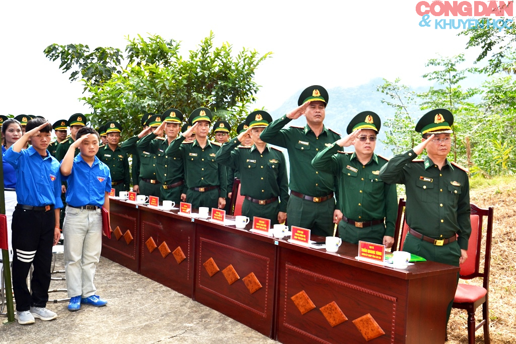 Đồn biên phòng Pha Long và Tả Gia Khâu kết nghĩa với Trường phổ thông nội trú TH và THCS Pha Long - Ảnh 2.