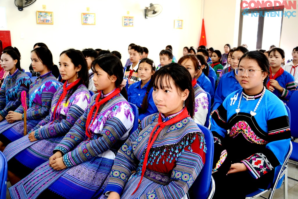 Đồn biên phòng Pha Long và Tả Gia Khâu kết nghĩa với Trường phổ thông nội trú TH và THCS Pha Long - Ảnh 4.