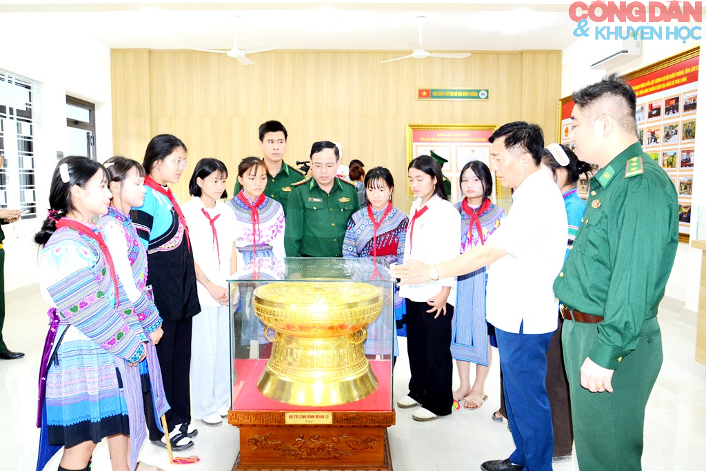 Đồn biên phòng Pha Long và Tả Gia Khâu kết nghĩa với Trường phổ thông nội trú TH và THCS Pha Long - Ảnh 13.