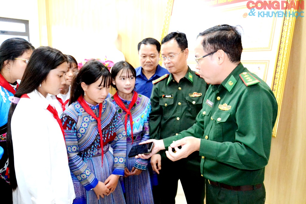 Đồn biên phòng Pha Long và Tả Gia Khâu kết nghĩa với Trường phổ thông nội trú TH và THCS Pha Long - Ảnh 14.