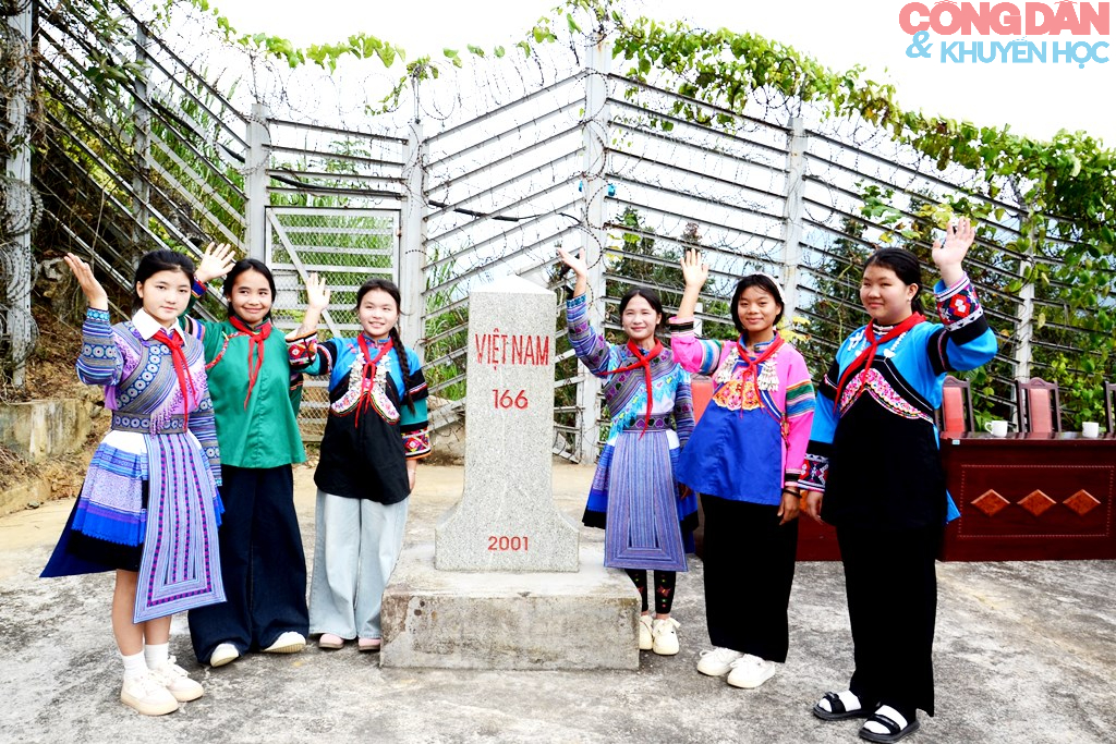 Đồn biên phòng Pha Long và Tả Gia Khâu kết nghĩa với Trường phổ thông nội trú TH và THCS Pha Long - Ảnh 16.