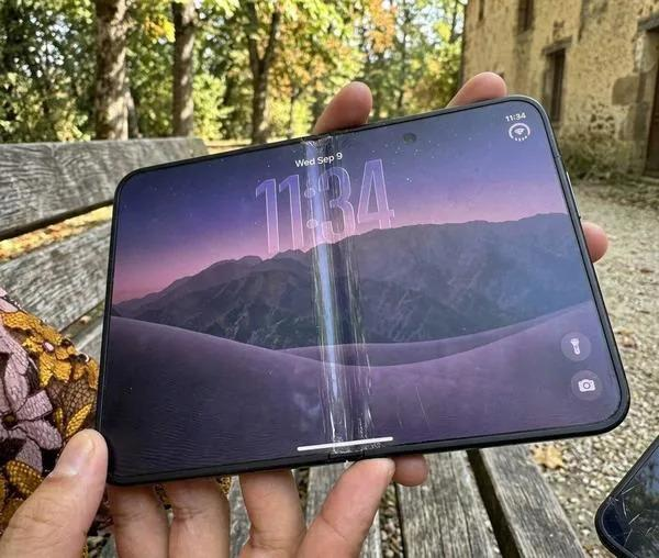 iPhone Duo liên tiếp bị phản ánh nứt màn hình, cách Apple xử lý gây chú ý - Ảnh 1.