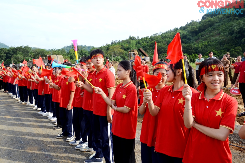 Lào Cai: Gần 700 VĐV leo núi trên thảm vàng mùa thu Cốc San - Ảnh 16.