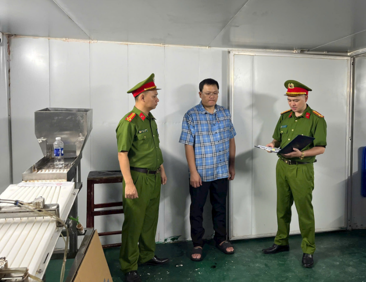 &ldquo;H&ocirc; biến&rdquo; lọ thực phẩm chức năng 10.000 l&ecirc;n 60.000 đồng- Ảnh 2.