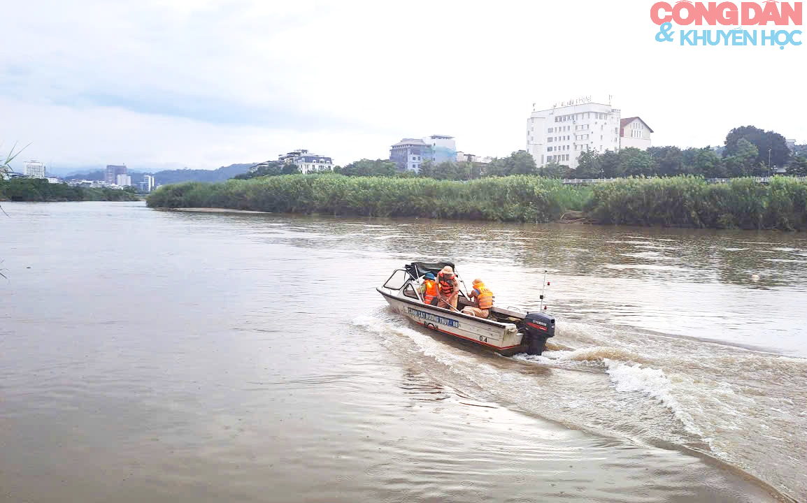 T&igrave;m thấy thi thể kiểm l&acirc;m vi&ecirc;n mất t&iacute;ch khi l&agrave;m nhiệm vụ bị ch&igrave;m thuyền tr&ecirc;n s&ocirc;ng Hồng - Ảnh 3.