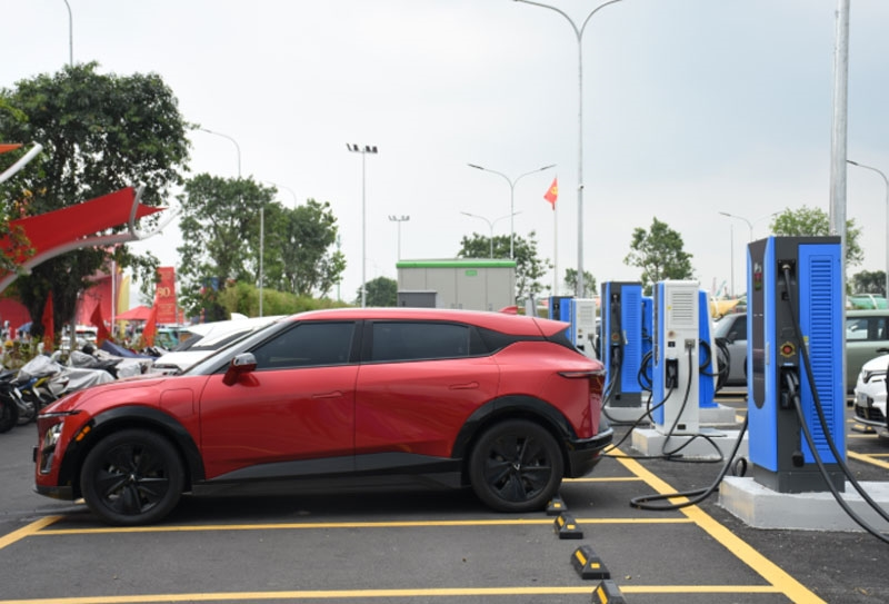 Trạm sạc xe điện từ 2027 sẽ phải thay đổi những g&igrave;? - Ảnh 1.
