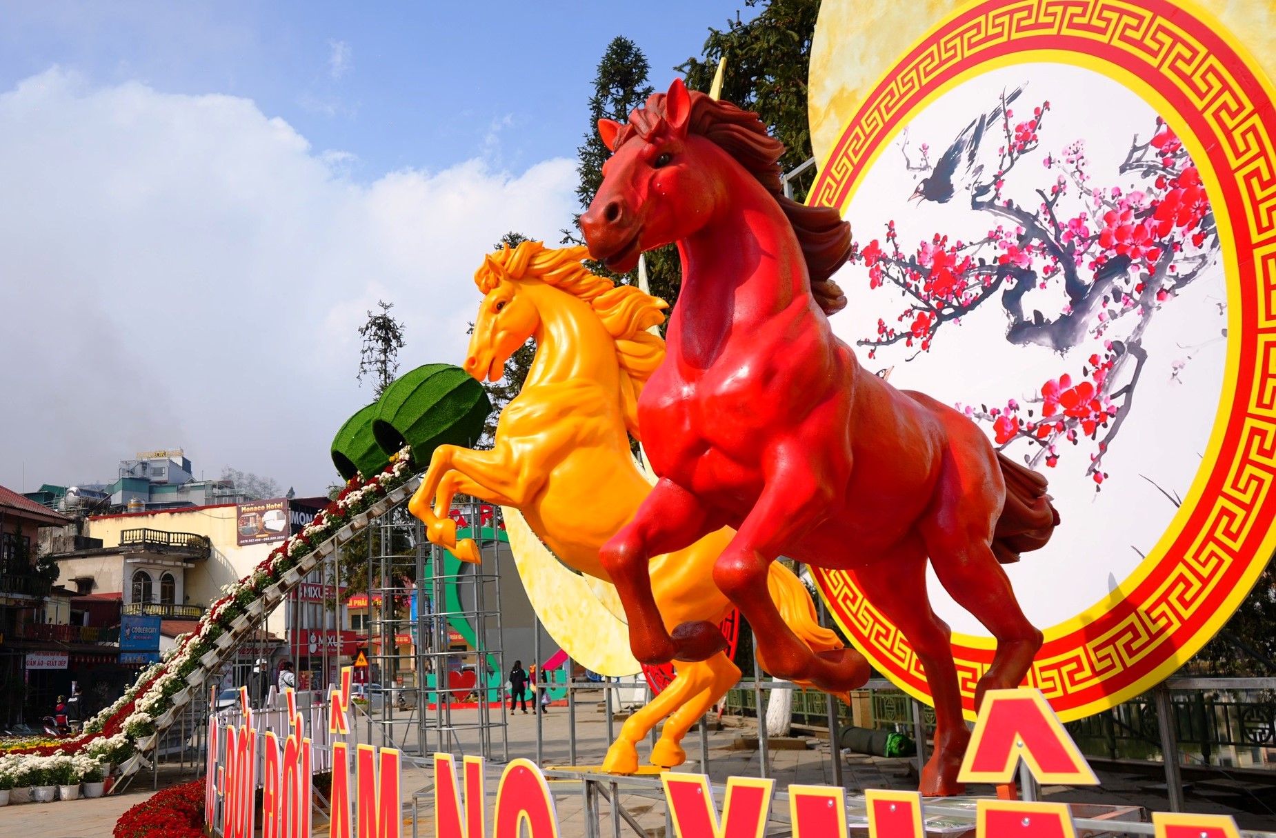 Sa Pa rực rỡ sắc m&agrave;u đ&oacute;n xu&acirc;n, vui Tết - Ảnh 7.