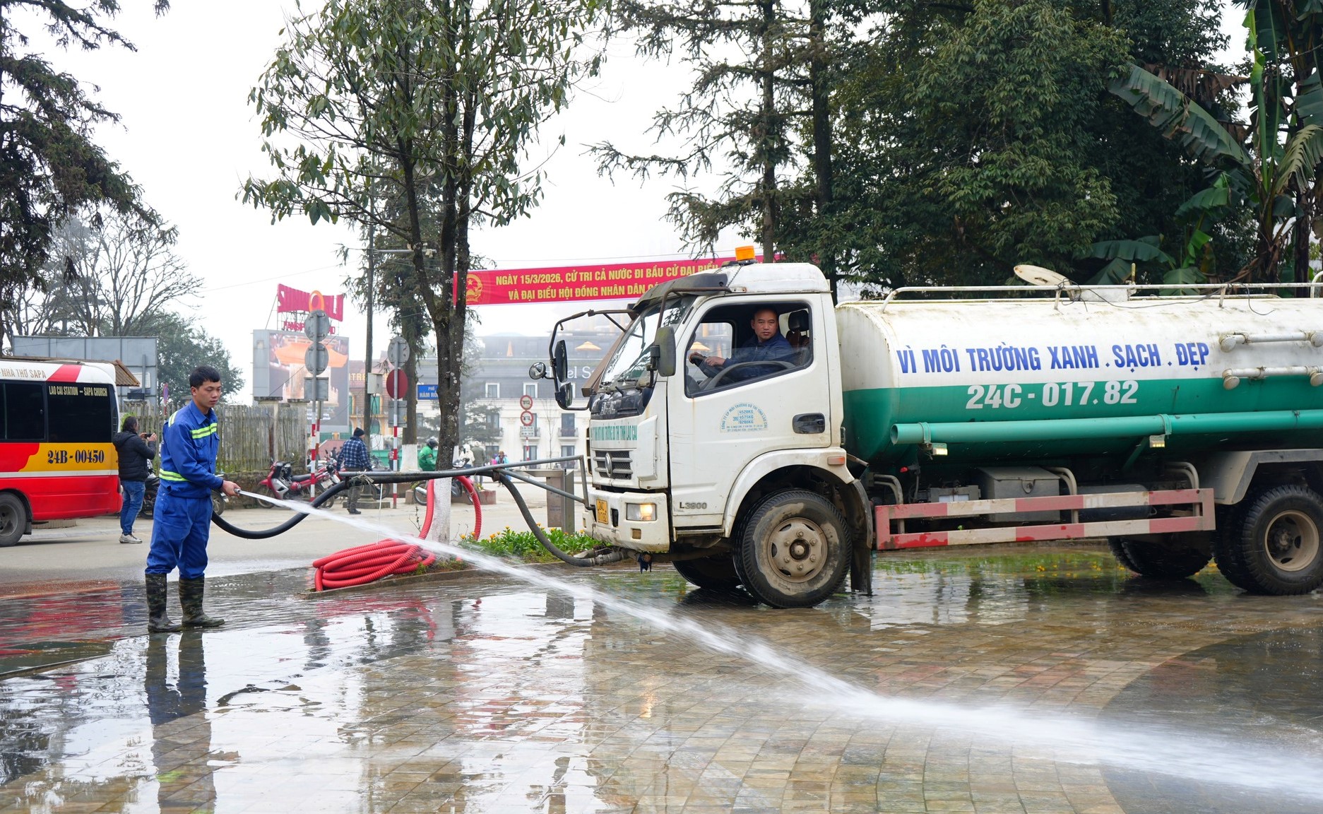 Sa Pa rực rỡ sắc m&agrave;u đ&oacute;n xu&acirc;n, vui Tết - Ảnh 13.