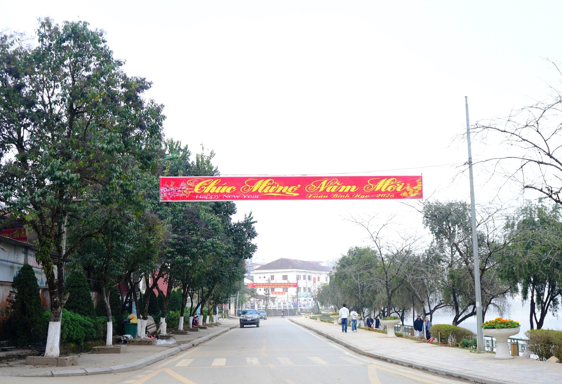 Sa Pa rực rỡ sắc m&agrave;u đ&oacute;n xu&acirc;n, vui Tết - Ảnh 14.