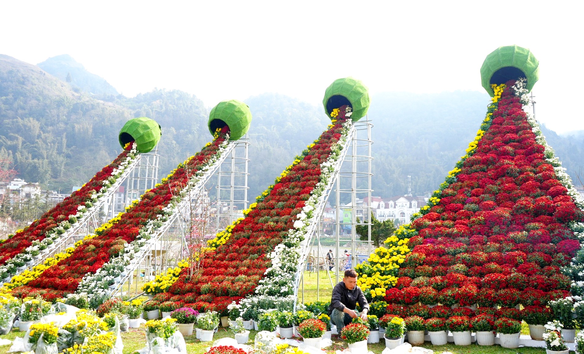 Sa Pa rực rỡ sắc m&agrave;u đ&oacute;n xu&acirc;n, vui Tết - Ảnh 3.