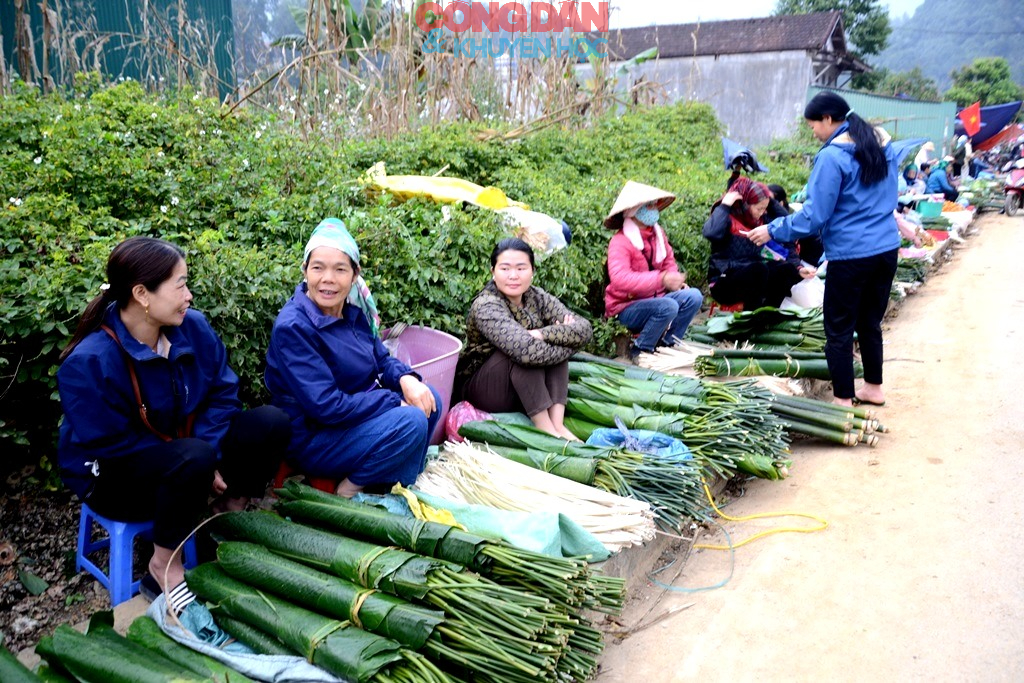 Rộn r&atilde; phi&ecirc;n chợ cuối năm ở v&ugrave;ng cao L&agrave;o Cai - Ảnh 3.