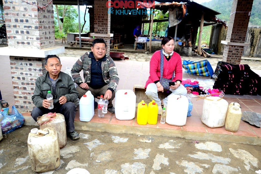 Rộn r&atilde; phi&ecirc;n chợ cuối năm ở v&ugrave;ng cao L&agrave;o Cai - Ảnh 9.