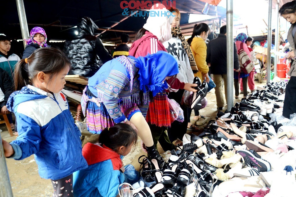Rộn r&atilde; phi&ecirc;n chợ cuối năm ở v&ugrave;ng cao L&agrave;o Cai - Ảnh 15.