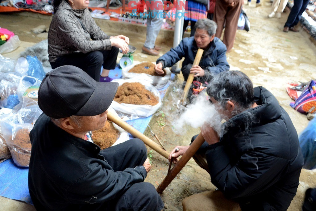 Rộn r&atilde; phi&ecirc;n chợ cuối năm ở v&ugrave;ng cao L&agrave;o Cai - Ảnh 20.