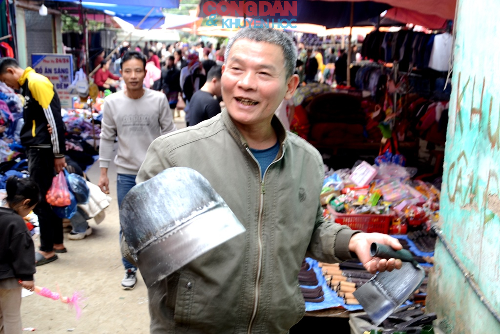 Rộn r&atilde; phi&ecirc;n chợ cuối năm ở v&ugrave;ng cao L&agrave;o Cai - Ảnh 22.