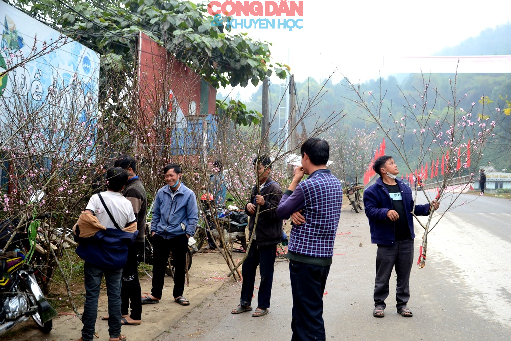 Rộn r&atilde; phi&ecirc;n chợ cuối năm ở v&ugrave;ng cao L&agrave;o Cai - Ảnh 25.