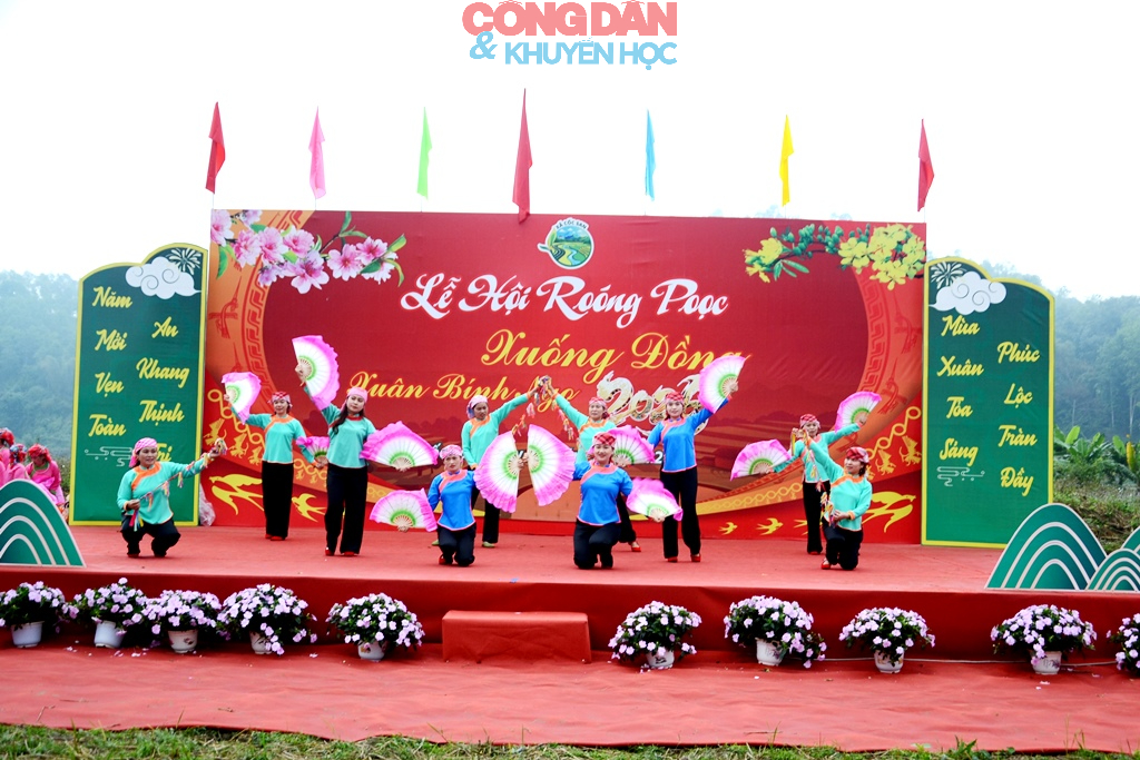 Đồng bào Giáy ở Cốc San tưng bừng hội xuống đồng đầu năm mới - Ảnh 1.